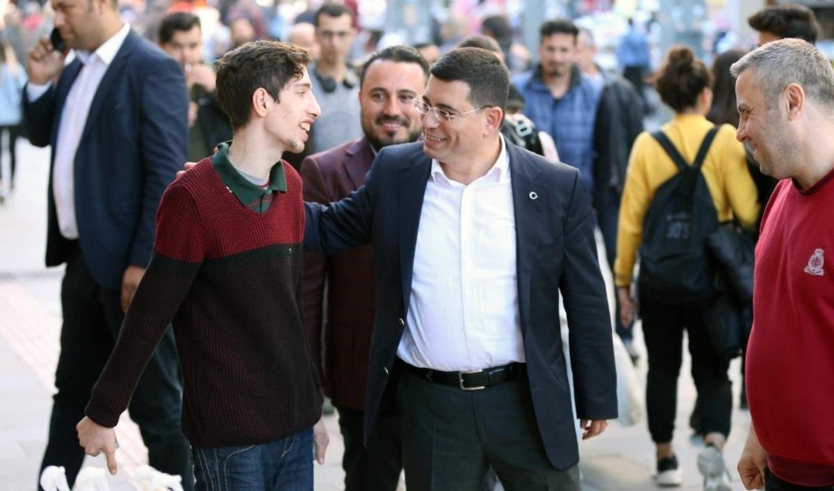Başkan T&uuml;t&uuml;nc&uuml;&rsquo;den vatandaş ve esnaf &ccedil;ıkarması