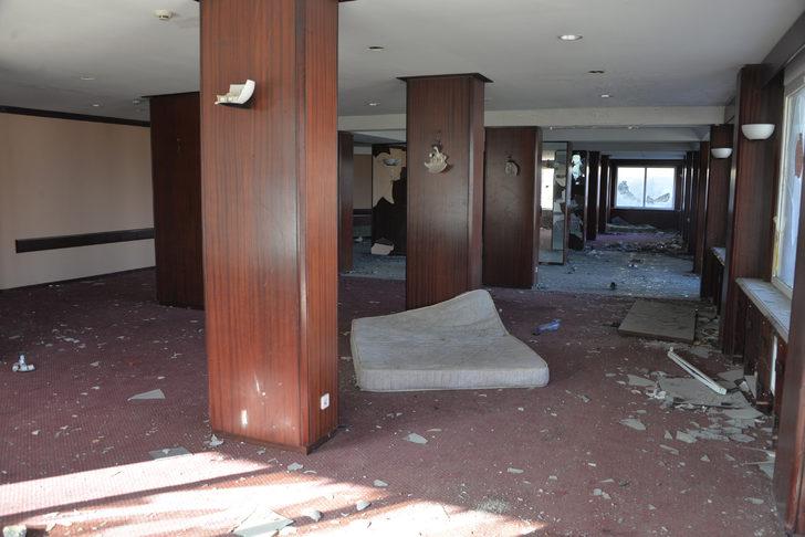 Uzan'ın harabeye dönen oteli satıldı G2