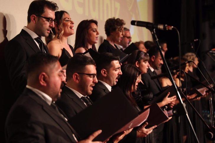 Kartal Belediyesi personeli türkülerini sevgi için söyledi G1