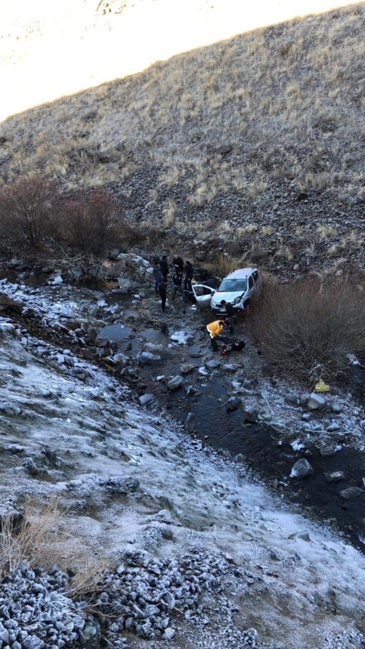 Otomobil uçuruma yuvarlandı:  1 ölü 3 yaralı G3