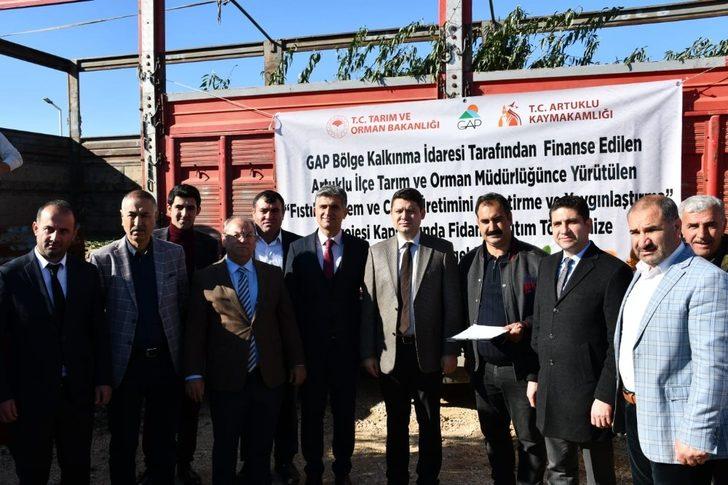 Artuklu’da çiftçiye 46 bin fıstık, badem ve ceviz fidanı dağıtıldı G3