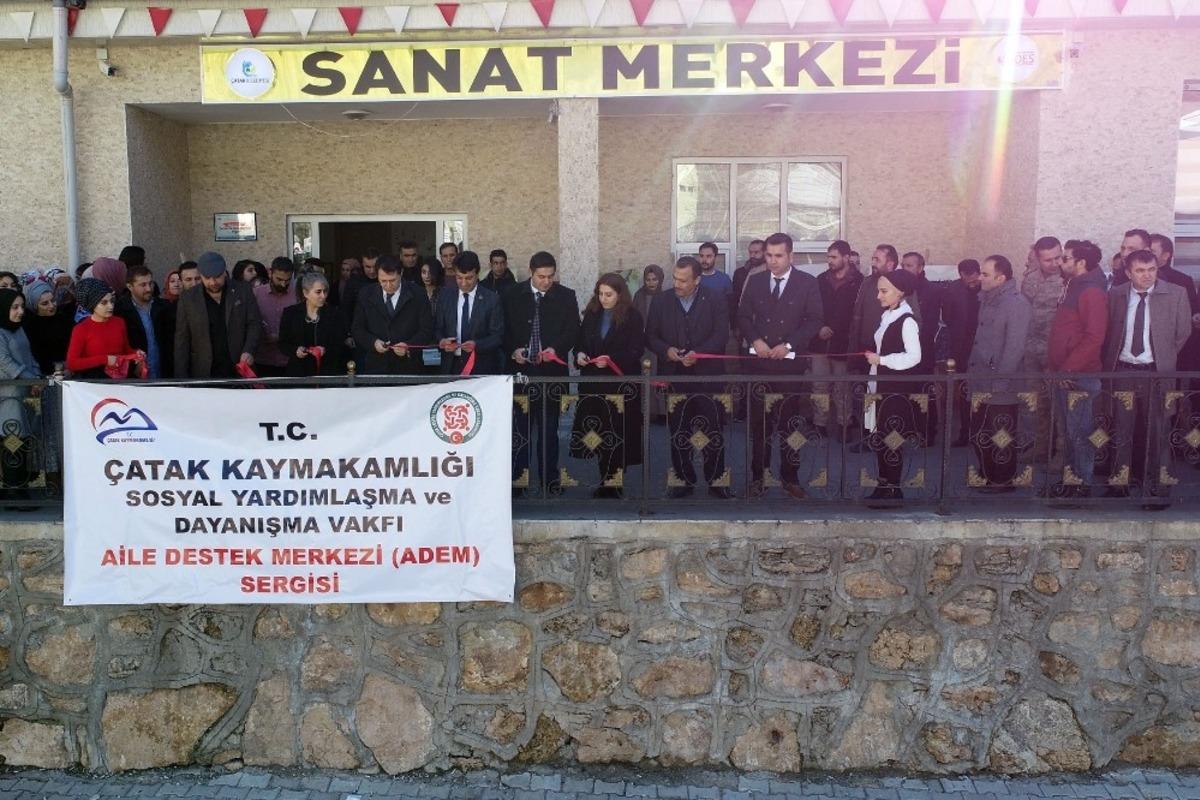 ADEM kursiyerleri sergi a&ccedil;tı