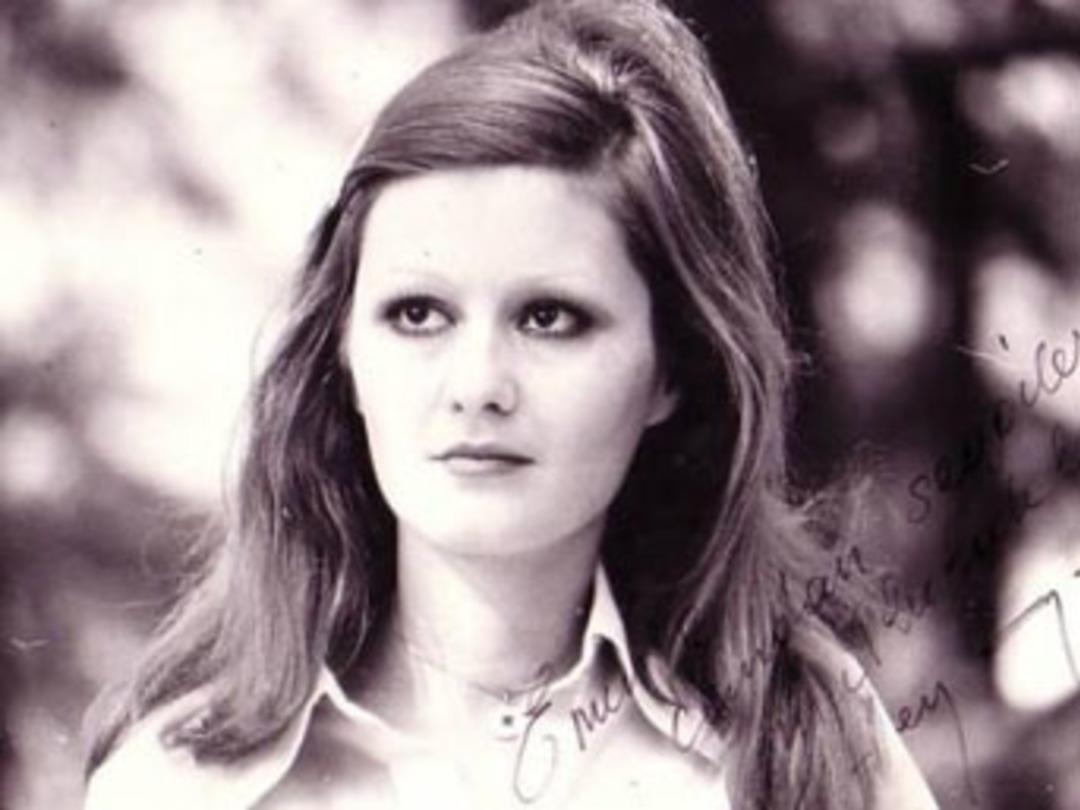 &Uuml;nl&uuml; şarkıcı yaşamını yitirdi