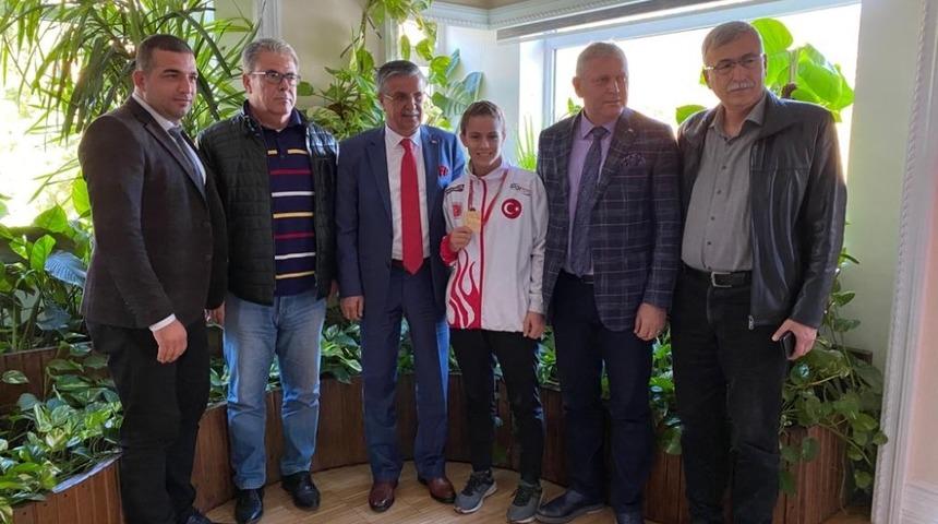 Muay Thai Avrupa Şampiyonub Arpacı&rsquo;dan Başkan Topaloğlu&rsquo;na ziyaret