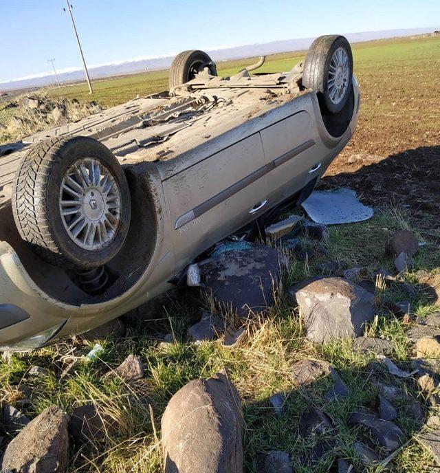 Kontrolünü kaybeden araç yoldan çıkıp takla attı: 2 yaralı