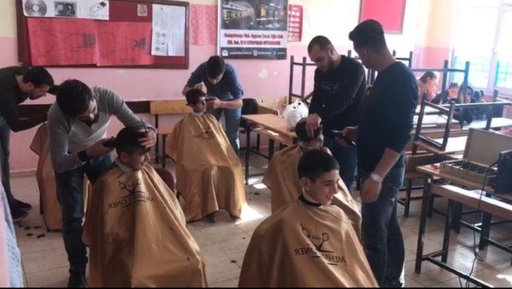 Öğrencileri tıraş edip bot hediye etti G2