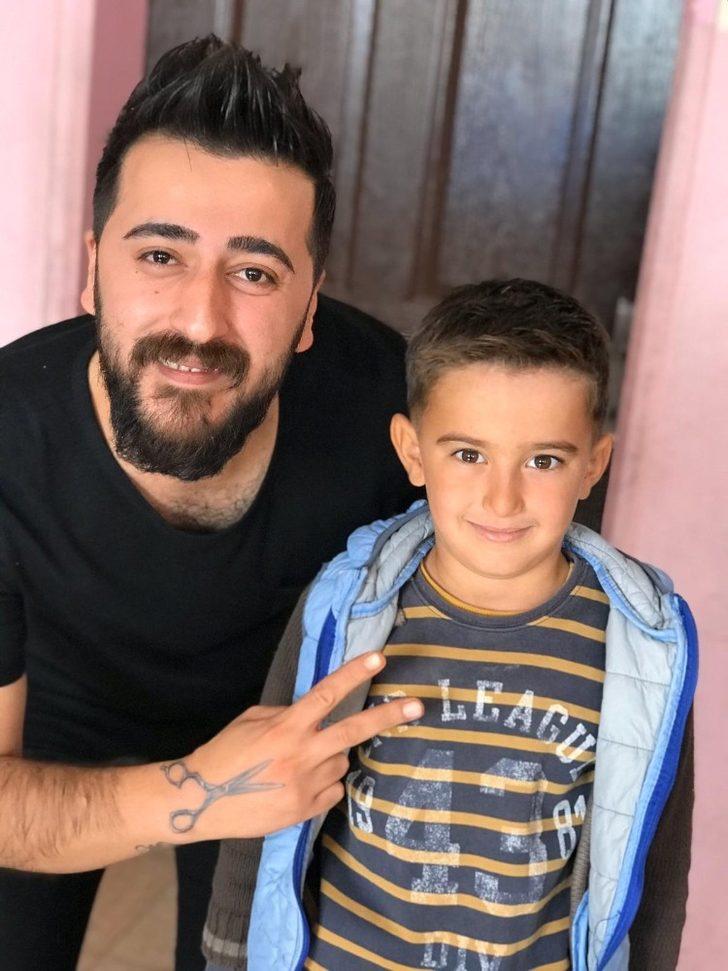 Öğrencileri tıraş edip bot hediye etti G5