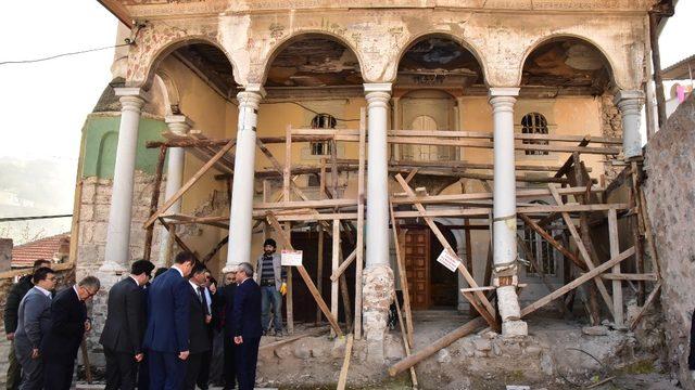Soma’daki ecdat yadigarı eserler onarılıyor