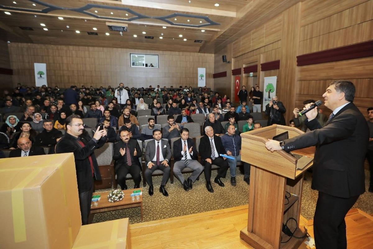 Şehitkamil&rsquo;de sporculara mont desteği