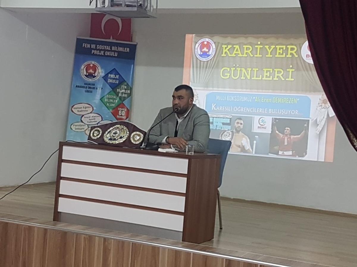 Milli Boks&ouml;r Demirezen, İHL &ouml;ğrencileri ile buluştu