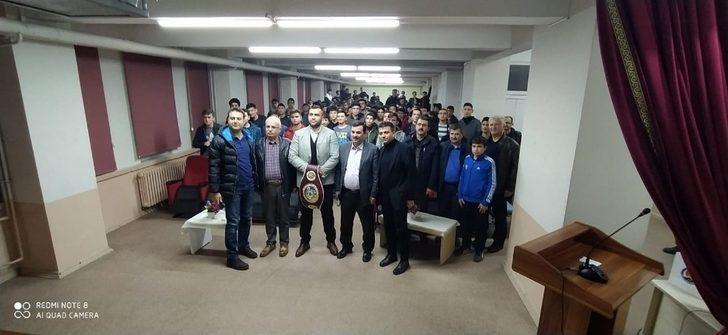 Milli Boksör Demirezen, İHL öğrencileri ile buluştu G3