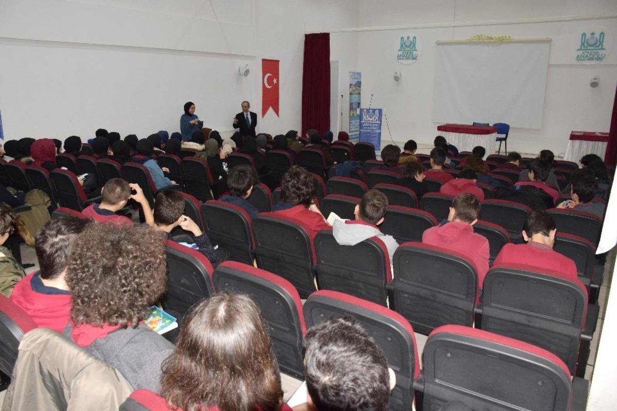 Lise &ouml;ğrencileri Yazarlık At&ouml;lyesinde buluştu