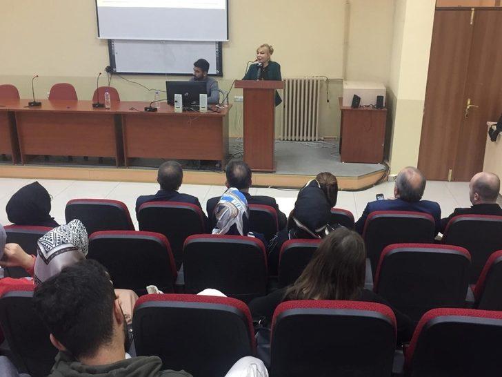 İş kadını Prof.Dr. Açık, öğrencilerle buluştu G2