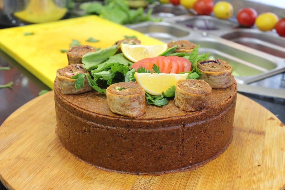 &Ccedil;iğ k&ouml;fteden pasta yaptı! D&uuml;ğ&uuml;n&uuml; i&ccedil;in sipariş vermeyi d&uuml;ş&uuml;nen bile var