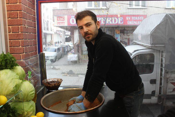 Çiğ köfteden pasta yaptı! Düğünü için sipariş vermeyi düşünen bile var G3