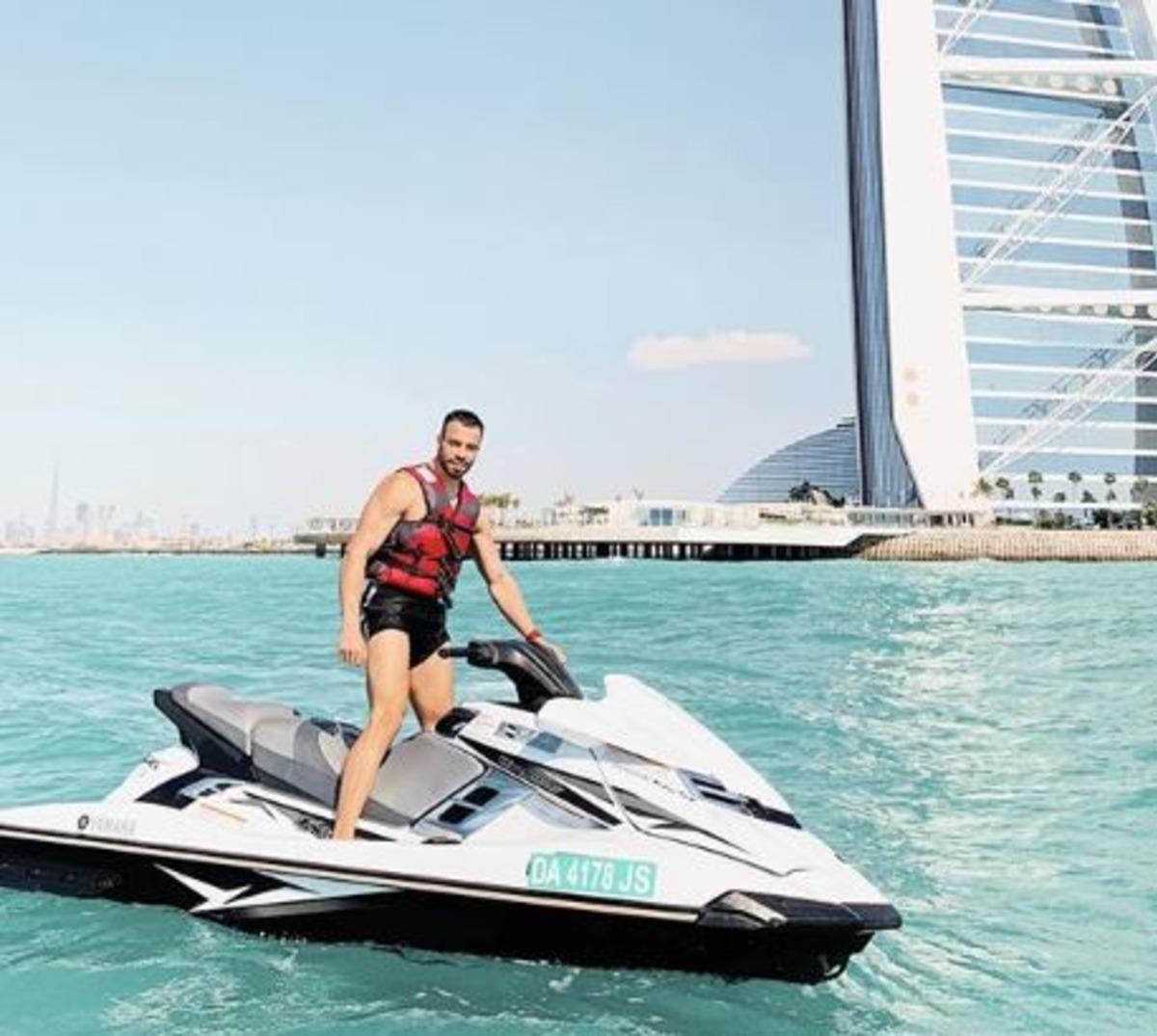 Gen&ccedil; milyonerden yeni ilan! 325 bin lira maaş verecek