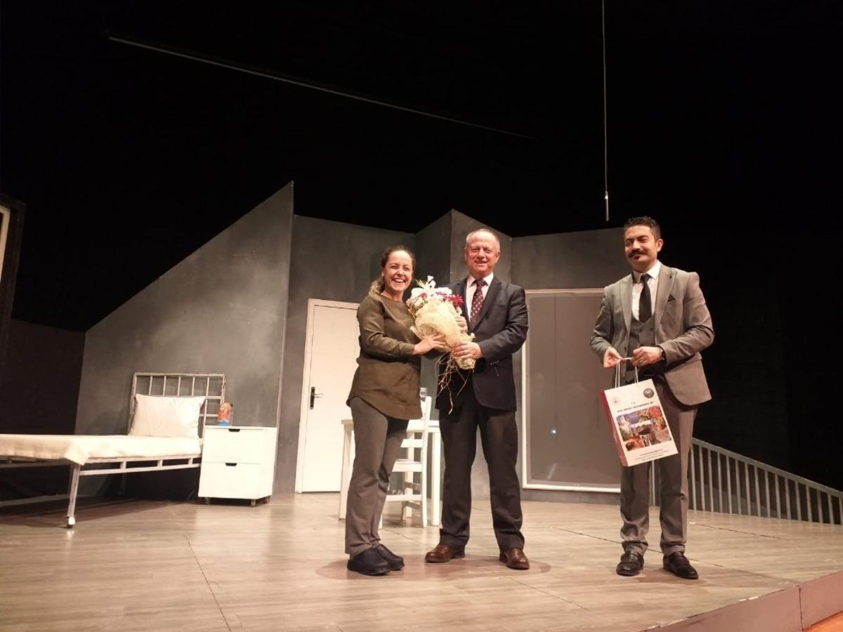 Kdz. Ereğli&rsquo;de &lsquo;Lena, Leyla ve Diğerleri&rsquo; oyunu sahnelendi