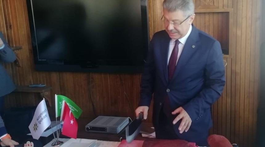 Akay: &ldquo;Pastırmayı hakkıyla Kayseri yapıyor, diğerleri de benzetmeye &ccedil;alışıyordur&rdquo;