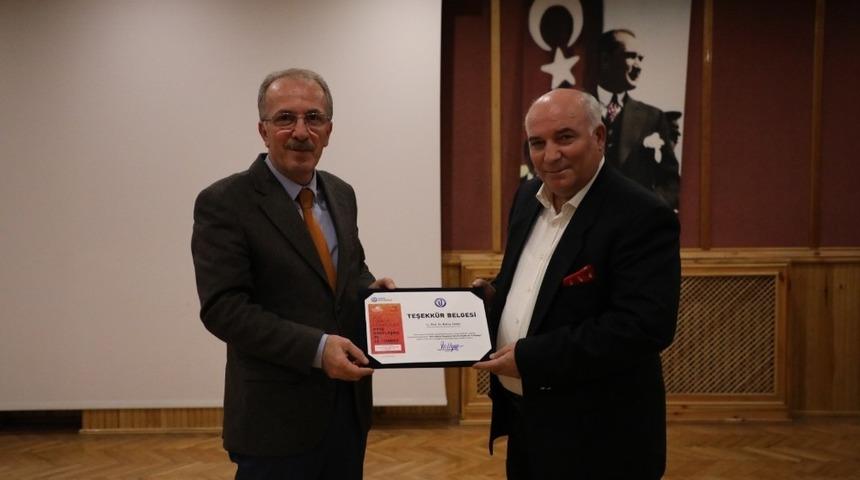 &ldquo;Yeni T&uuml;rkiye Sosyolojisi, Orta Sınıflaşma ve 15 Temmuz&rdquo; anlatıldı