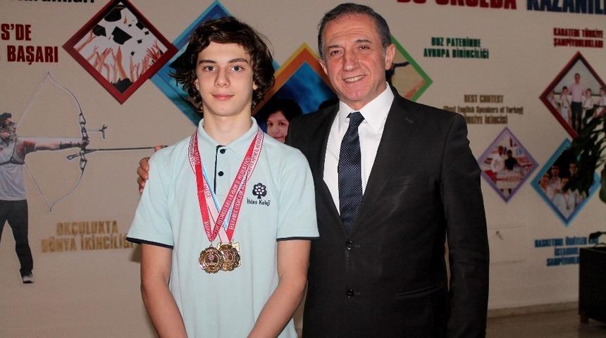 İhlas Koleji &ouml;ğrencisinden y&uuml;zmede d&ouml;rt T&uuml;rkiye şampiyonluğu