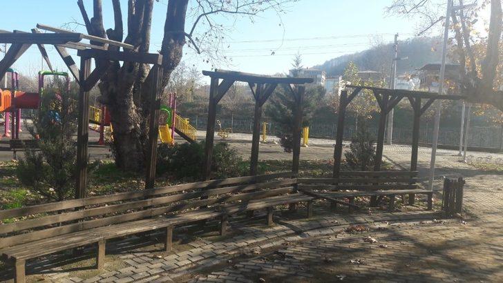 Magandalar şehir mobilyalarına zarar verdi G3