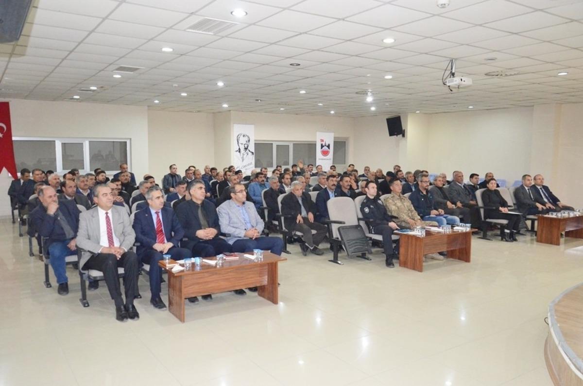 Kaymakam Demir muhtarlarla bir araya geldi
