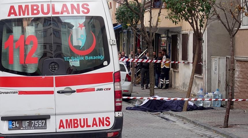 Bahçelievler'de ev yandı, içinden ceset çıktı...