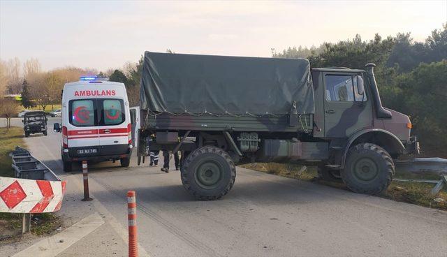Edirne'de bariyere çarpan askeri araçtaki 8 asker hafif yaralandı<br />

