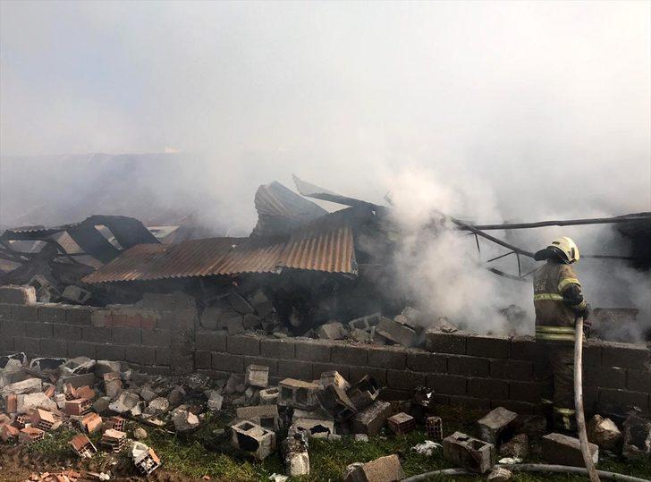 GÜNCELLEME - İzmir'de mobilya tesisinde yangın G3