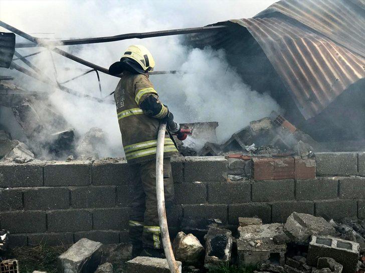 GÜNCELLEME - İzmir'de mobilya tesisinde yangın G4