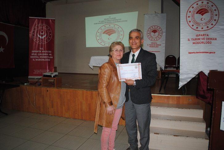 Eğirdirli kadınlara kooperatifçilik kursu G4