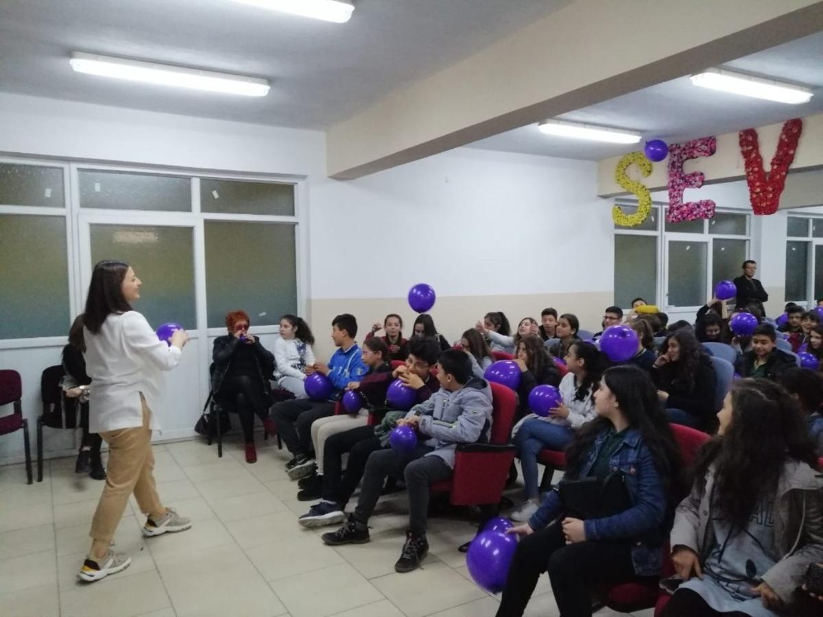 Burhaniye&rsquo;de &ouml;ğrencilere motivasyon eğitimi