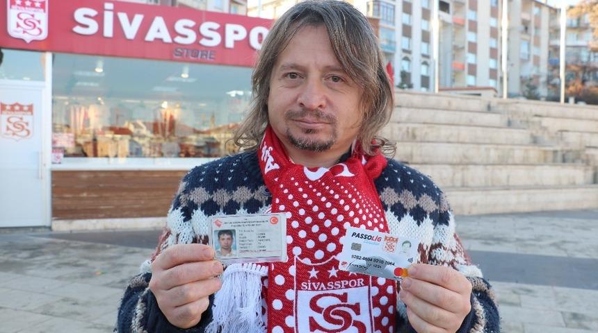 Konuşma engelli Sivasspor taraftarı İlhan Bi&ccedil;er'e k&uuml;f&uuml;r cezası!