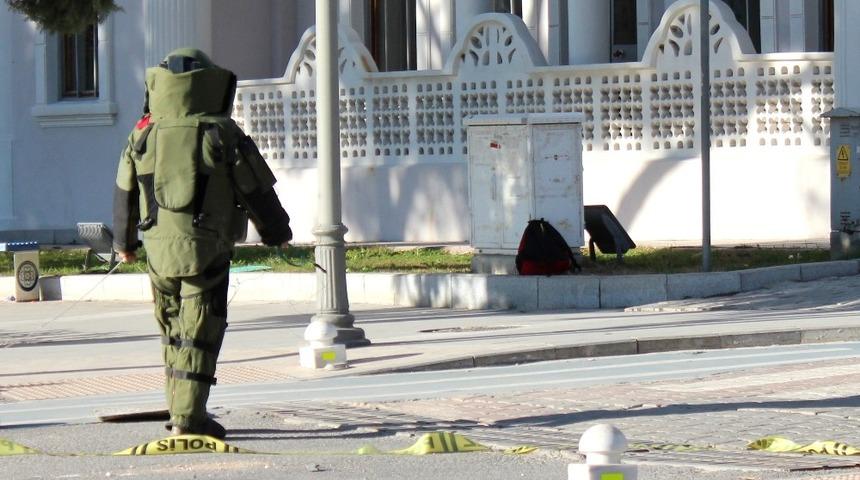 Ş&uuml;pheli &ccedil;anta f&uuml;nye ile patlatıldı