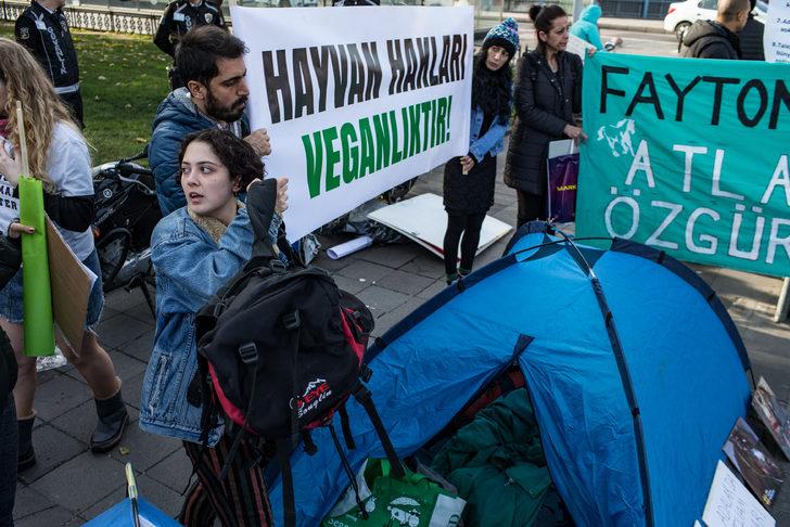 İBB önünde 'fayton' protestosu! İmamoğlu'na çağrı!  G1