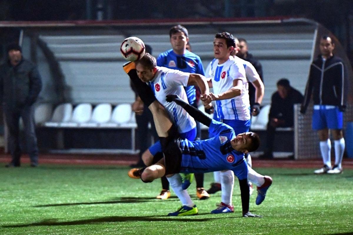 Isparta Belediyesi Futbol Turnuvası&rsquo;nda şampiyon Fen İşleri M&uuml;d&uuml;rl&uuml;ğ&uuml; oldu