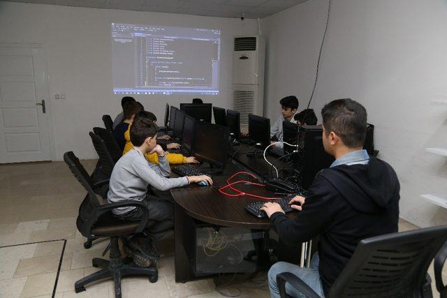 Kodlama ve robotik kodlama eğitimine Aksaray Belediyesi desteği