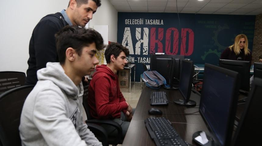 Kodlama ve robotik kodlama eğitimine Aksaray Belediyesi desteği