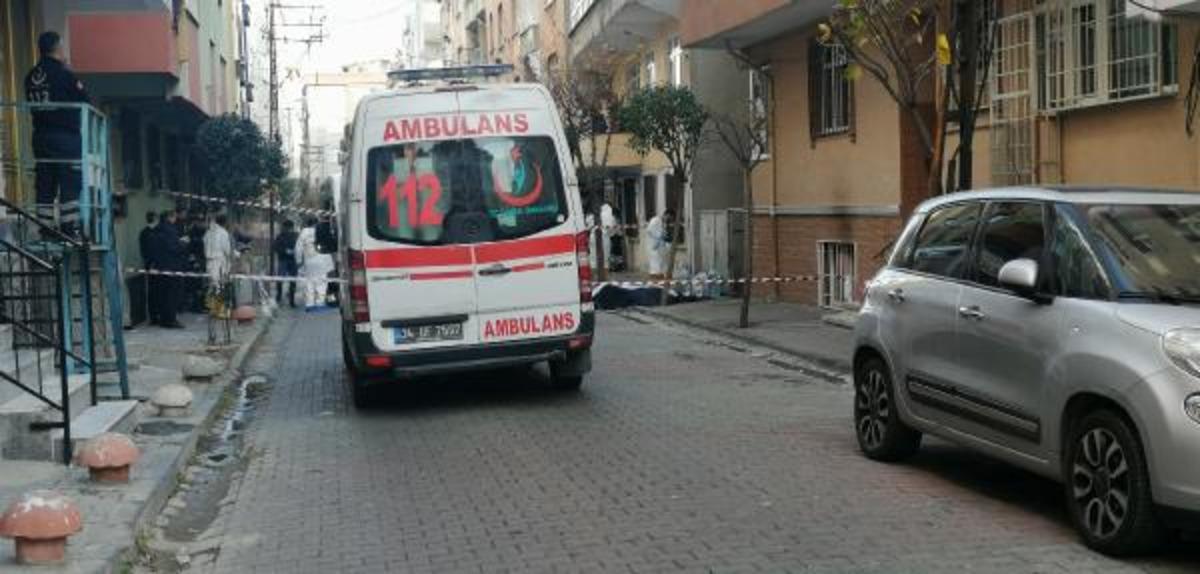 İstanbul Bah&ccedil;elievler'de feci &ouml;l&uuml;m! &Uuml;zerine tiner d&ouml;kerek kendisini ateşe verdi