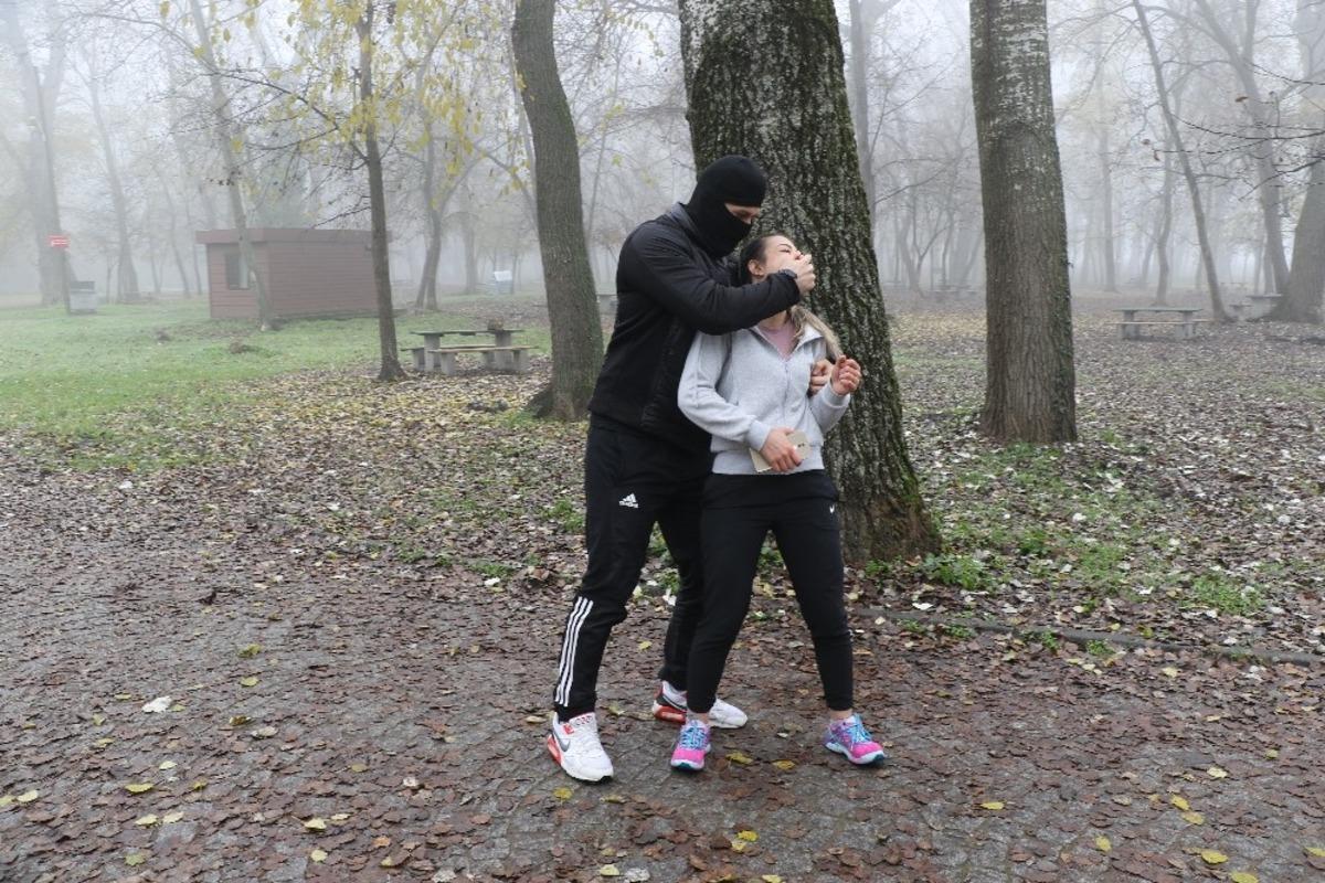 (&Ouml;zel Haber) Edirne&rsquo;de kadınlara &lsquo;kendini koruma&rsquo; eğitimi