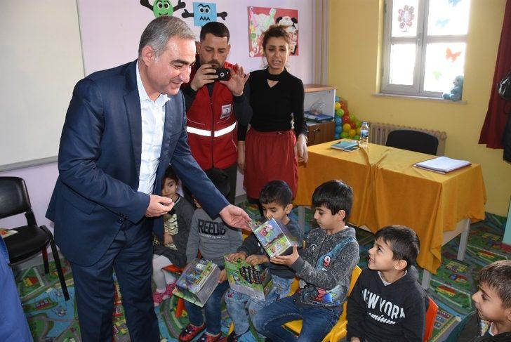Kızılay’dan Nusaybin’deki anaokulu öğrencilerine oyuncak hediyesi G3