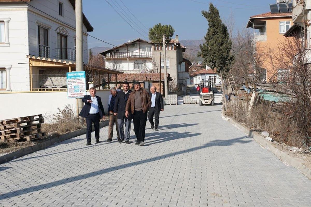 Osmancık&rsquo;ta Şenyurt mahallesi kilit parke ile tanıştı