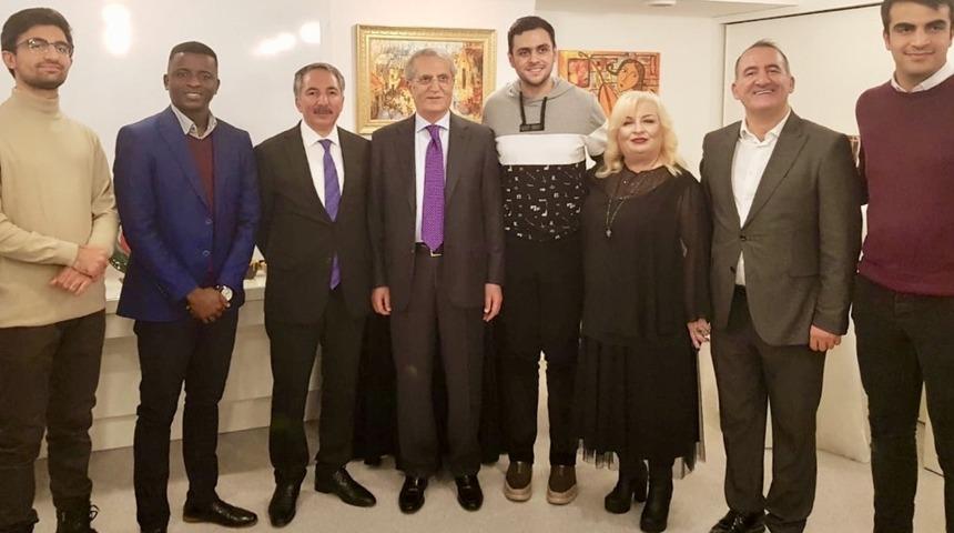 Seramik sergisinde satılanlar gen&ccedil;lere burs olarak verilecek