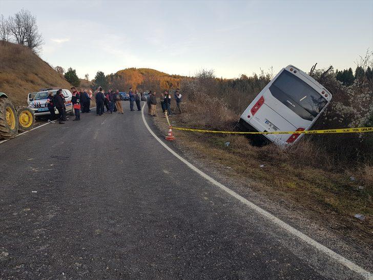 Kastamonu'da yolcunun sürücünün üzerine düşmesi sonucu otobüs devrildi G2