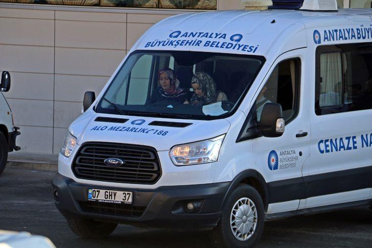 Antalya'da kaza geçiren oğlunun öldüğünü morga gelince öğrendi G5