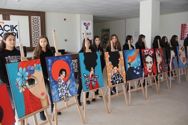 Kaymakamlık binasının girişi öğrencilerin eserleri ile dolup taşıyor G5