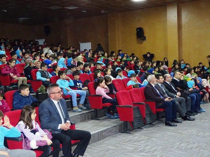 İHH Hisarcık’ta öğrencilere ‘Her Sınıfın Bir Yetim Kardeşi’ projesi tanıtıldı G3