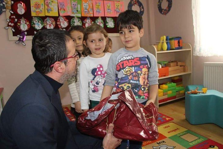 Anaokulu öğrencilerine giysi yardımı G2