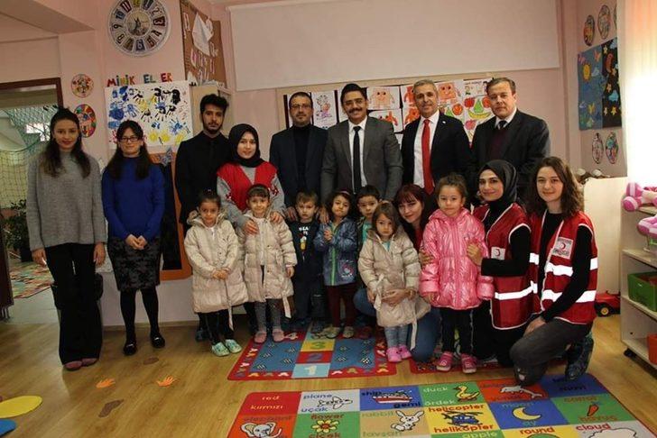 Anaokulu öğrencilerine giysi yardımı G4