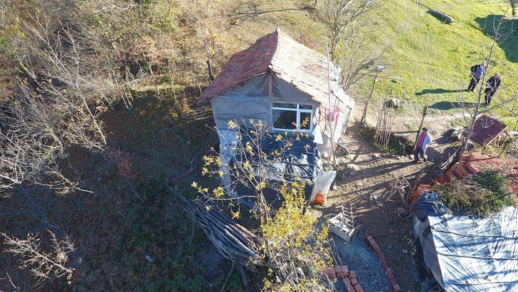 Eşeğiyle yaşıyor... Kış günü naylon barakada yaşam savaşı veriyor G2